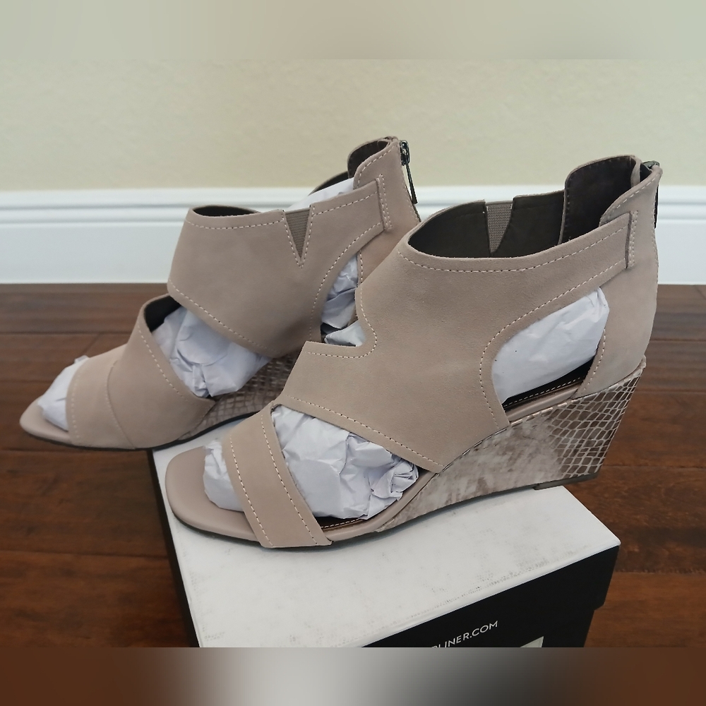 Donald Pliner Panya Suede Mushroom Grey Metallic Snakeskin Wedge Sandals Sz 11 - Picture 7 of 8